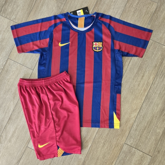 Set Boys Version Retro Team Barcelona Ronaldinho#10 - Picture 4 of 5